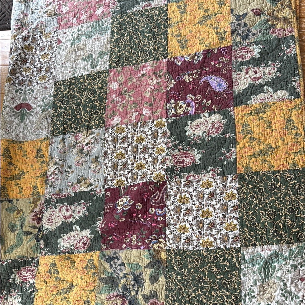Floral Patchwork Quilt - Multicolor